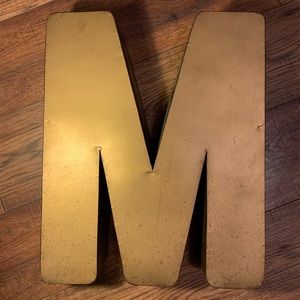 Decoration letter M
